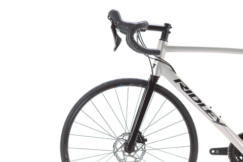 Ridley Fenix SLA Shimano 105 Disc Road Bike 2023, Size Medium