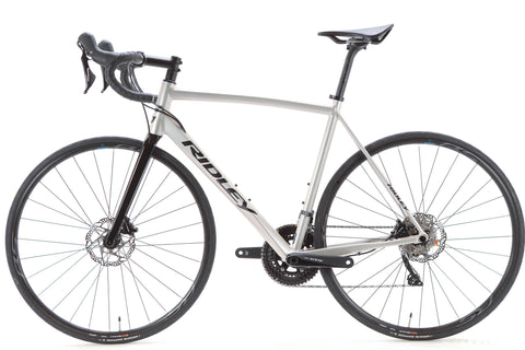 Ridley Fenix SLA Shimano 105 Disc Road Bike 2023, Size Medium