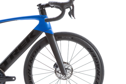 Trek Madone SL 7 Gen 6 Shimano Ultegra Di2 Disc Road Bike 2021, Size 52cm