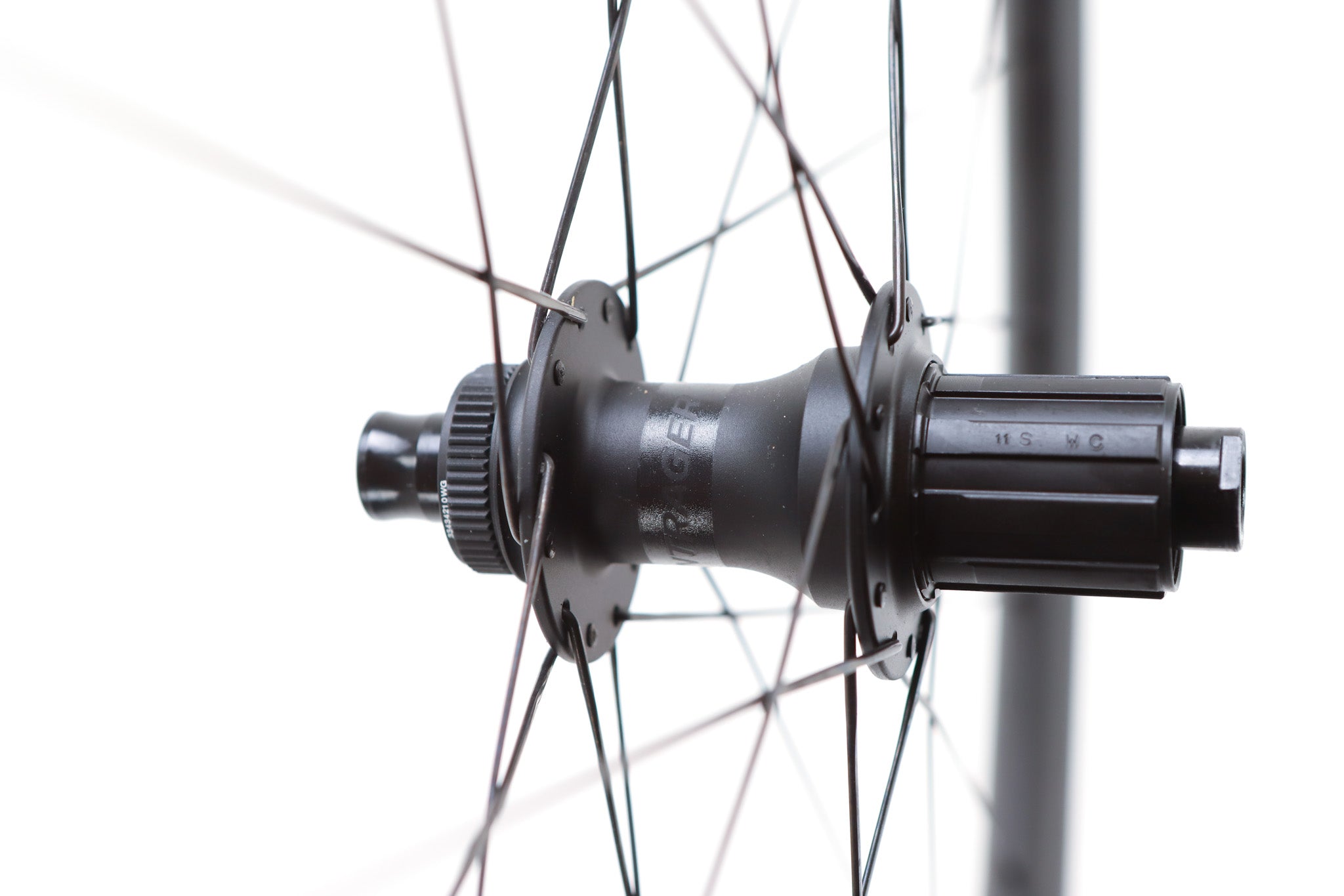 Bontrager Aeolus Elite 35 Disc Carbon Wheelset 2025, Shimano