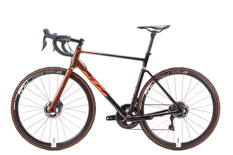 ktm rennräder 2023 Revelator Alto Exonic Shimano Dura-Ace Di2 Disc Road Bike 2023, Si – Cycle Exchange Volumen:60 L ProductType:Fully Assembled Wellgo WPD-823 Clipless MTB