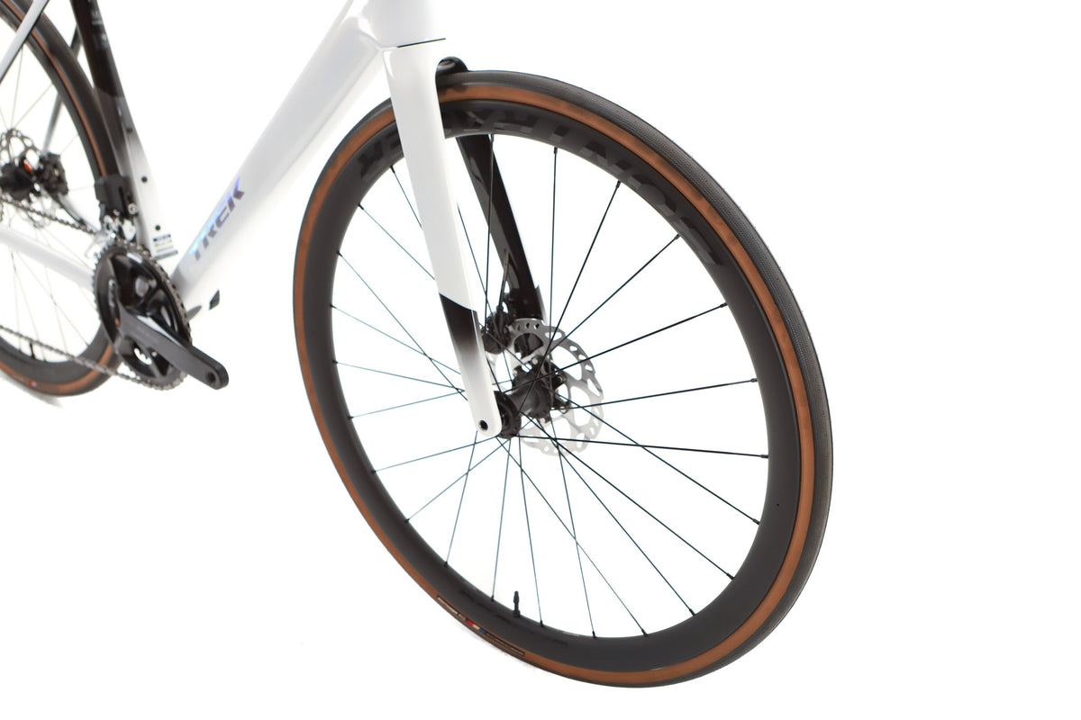 Trek Madone SL 6 Gen 8 Shimano 105 Di2 Disc Road Bike 2025, Size M/L
