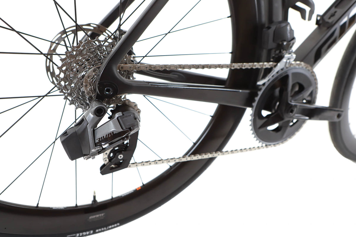 Giant Propel Advanced Pro 1 SRAM Rival eTap AXS Disc Road Bike 2024, Medium