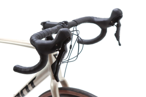 Giant Contend AR Shimano 105 Disc Road Bike 2024, Size M/L