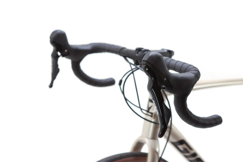 Giant Contend AR Shimano 105 Disc Road Bike 2024, Size M/L