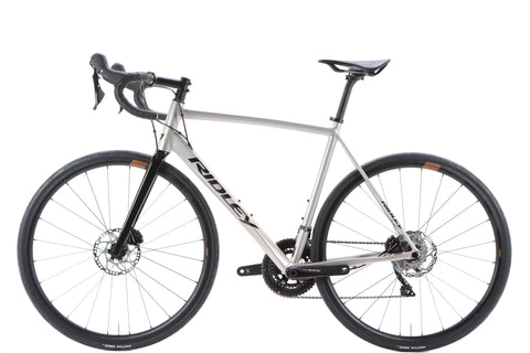 Ridley Fenix SLA Shimano 105 Disc Road Bike 2023, Size Medium