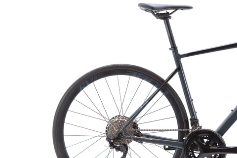 Cube Attain SL Shimano 105 Disc Road Bike 2022, Size Medium
