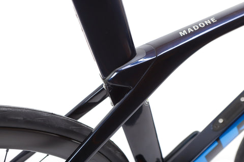 Trek Madone SL 7 Gen 6 Shimano Ultegra Di2 Road Bike 2022, Size 50cm