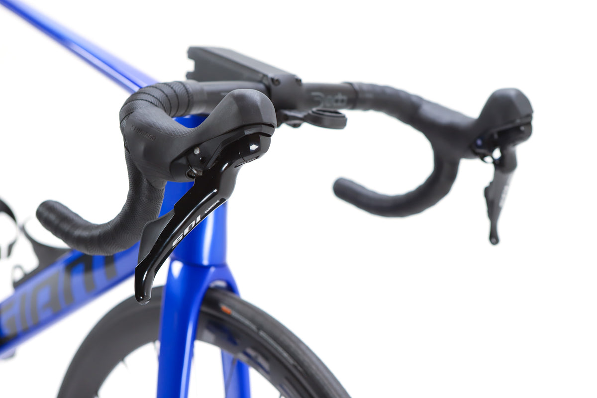 Giant Propel Advanced 2 Shimano 105 Disc Road Bike 2023, Size M/L