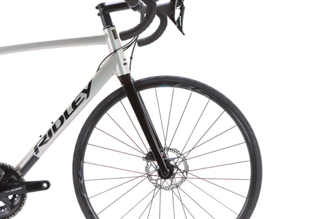 Ridley Fenix SLA Shimano 105 Disc Road Bike 2024, Size Medium