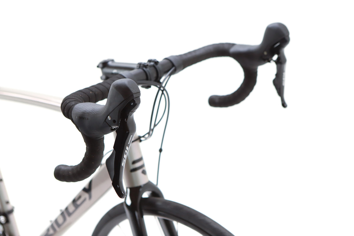 Ridley Fenix SLA Shimano 105 Disc Road Bike 2024, Size Medium