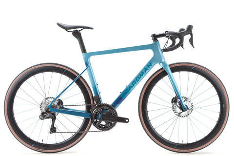 Boardman SLR 9.6 Shimano Ultegra Di2 Disc Road Bike 2023, Size Medium