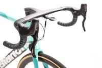 Bianchi Oltre XR4 Campagnolo Chorus Disc Road Bike 2022, Size 59cm