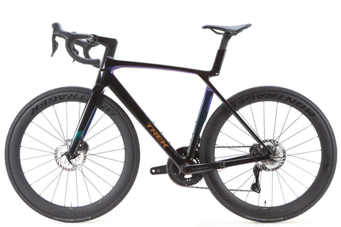 Trek Madone SL 7 Gen 8 Shimano Ultegra Di2 Disc Road Bike 2025, Size M/L