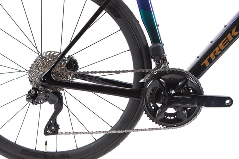 Trek Madone SL Gen 8 Shimano 105 Di2 Disc Road Bike 2025, Size M/L